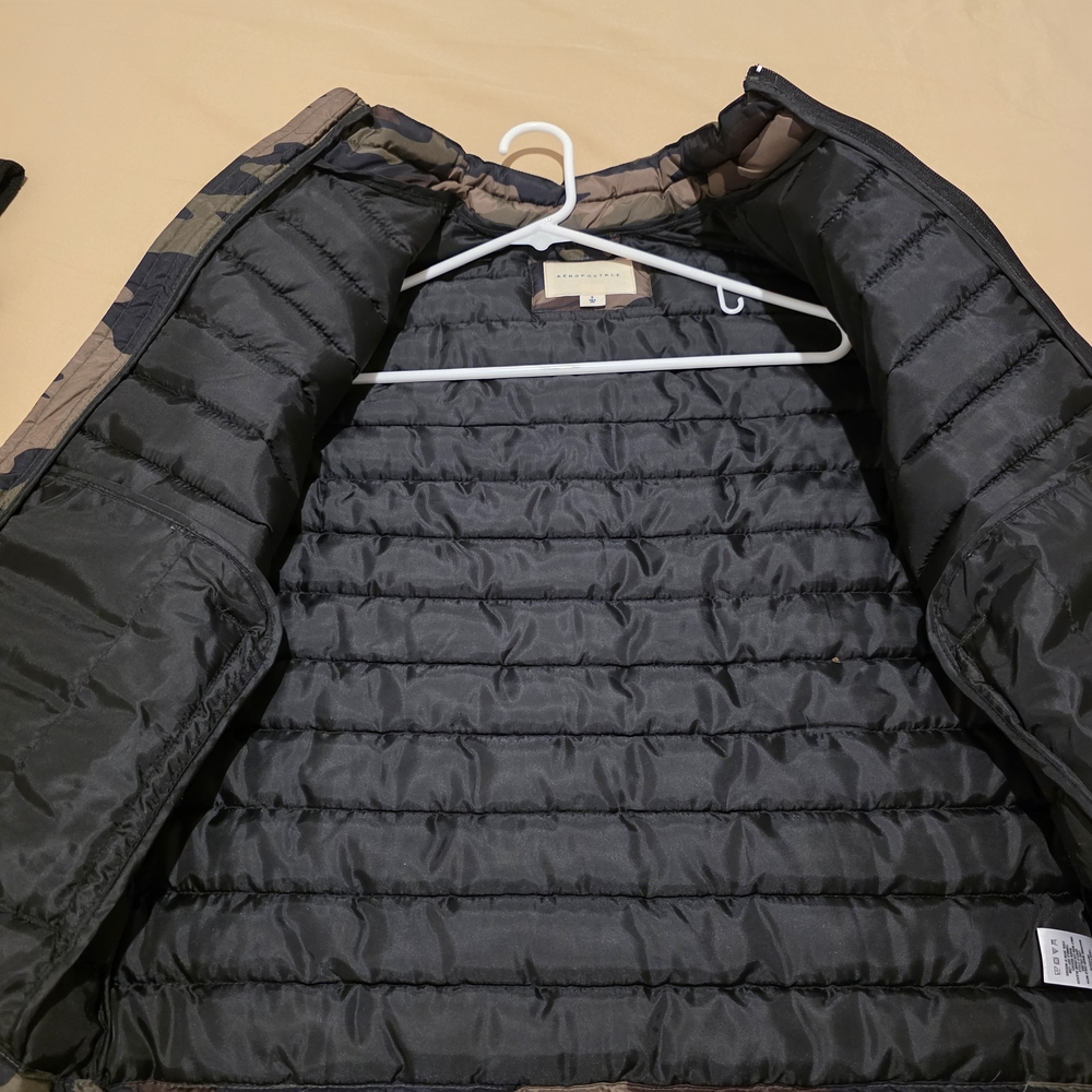 Men's Camouflage Puffer Vest - Picture 4 of 4